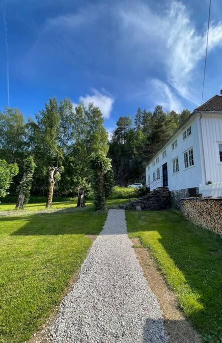 Bosvik Gard, Nyrenovert Leilighet I Hovedhus Fra 1756 Risor Bagian luar foto