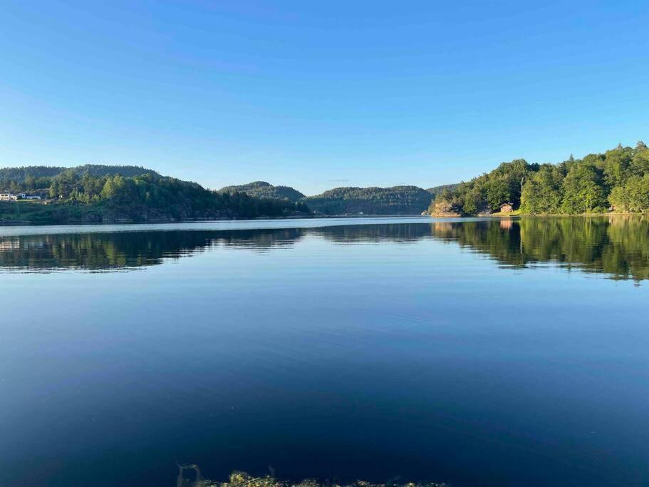 Bosvik Gard, Nyrenovert Leilighet I Hovedhus Fra 1756 Risor Bagian luar foto